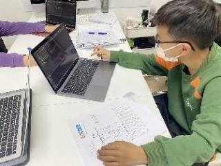 encode coding easter camp for children