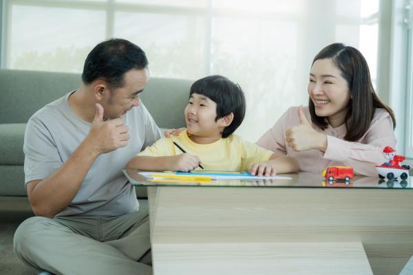 Parents motivating children to build good study habits